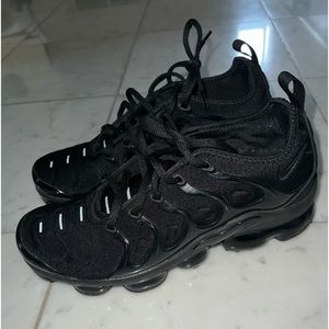 Nike Air VaporMax Plus - Women’s size 8.5, Men’s size 7 - Triple Black